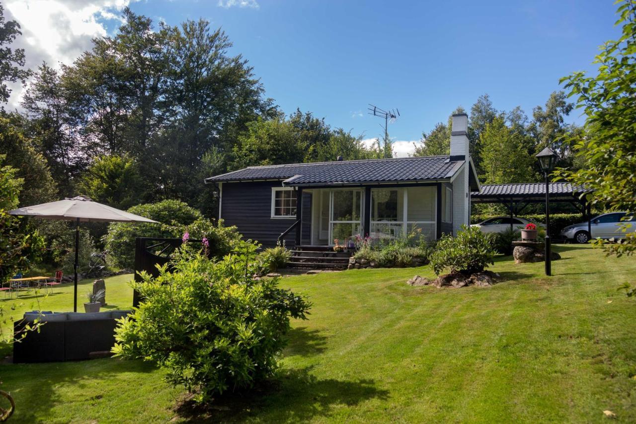 Very Nice Cottage By The Lake. Lursjoen! Hästveda Exterior photo
