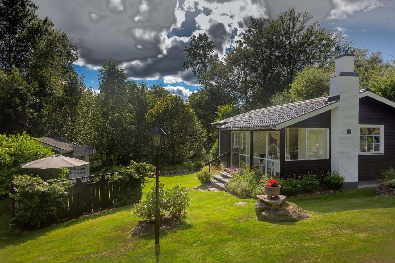 Very Nice Cottage By The Lake. Lursjoen! Hästveda Exterior photo
