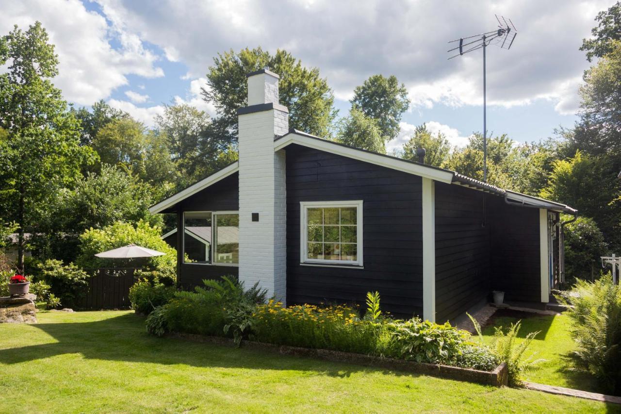 Very Nice Cottage By The Lake. Lursjoen! Hästveda Exterior photo