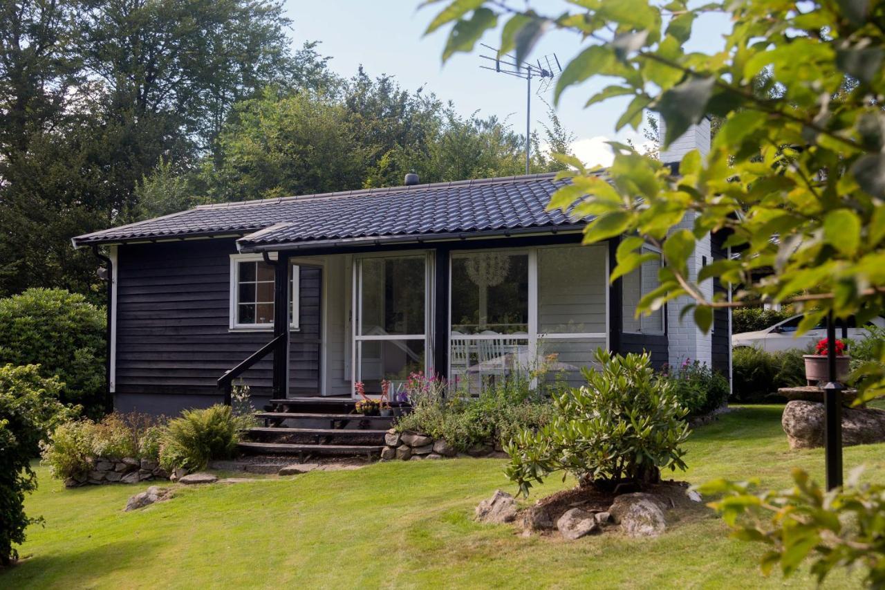 Very Nice Cottage By The Lake. Lursjoen! Hästveda Exterior photo